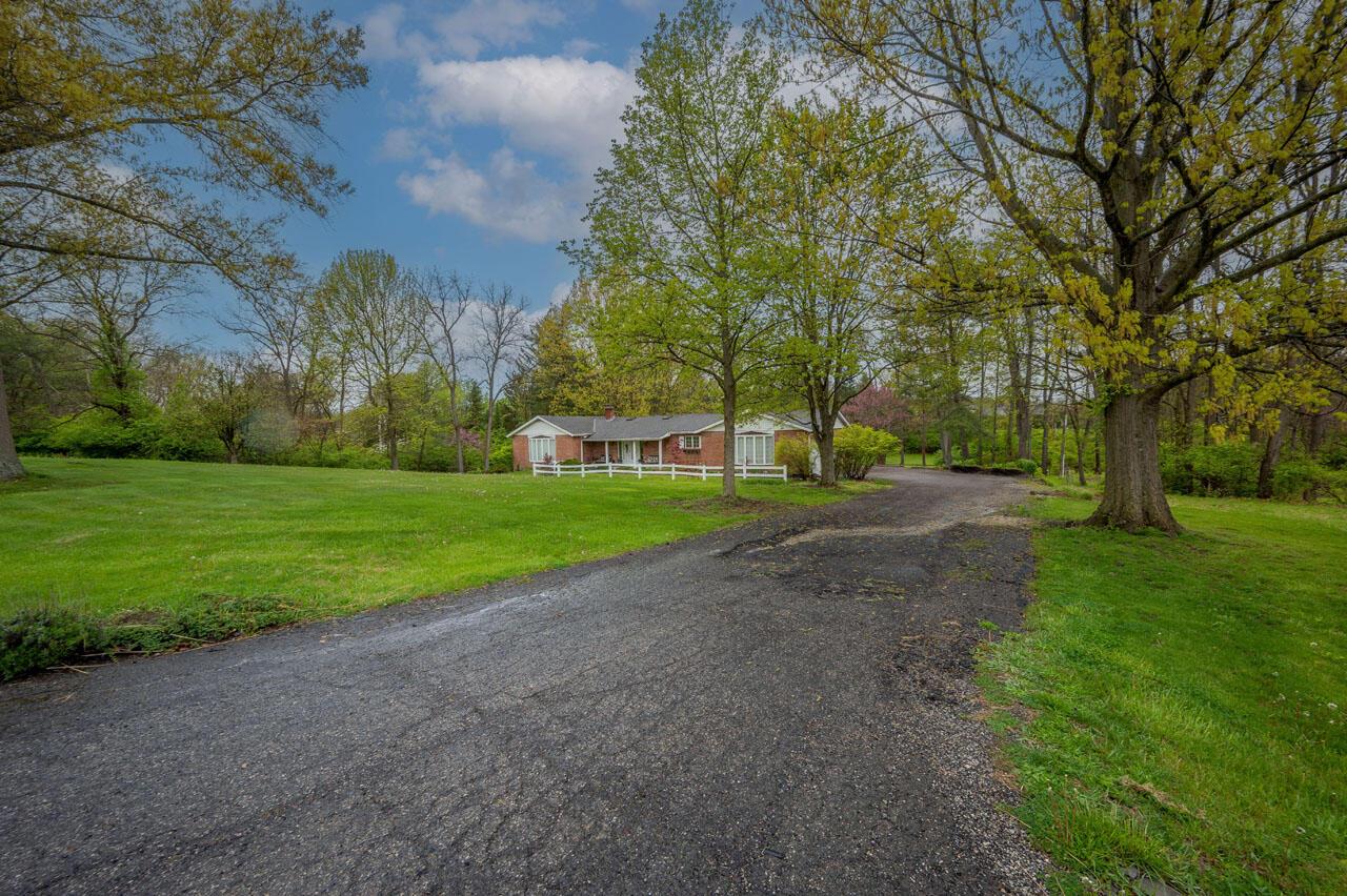 1640 Carriage Road Powell, OH 43065 - Photo 5 of 63 1640 Carriage Rd-2