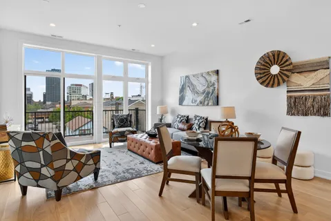 $999,000 | 1347 West Grand Avenue, Unit 3S, Chicago, IL 60642