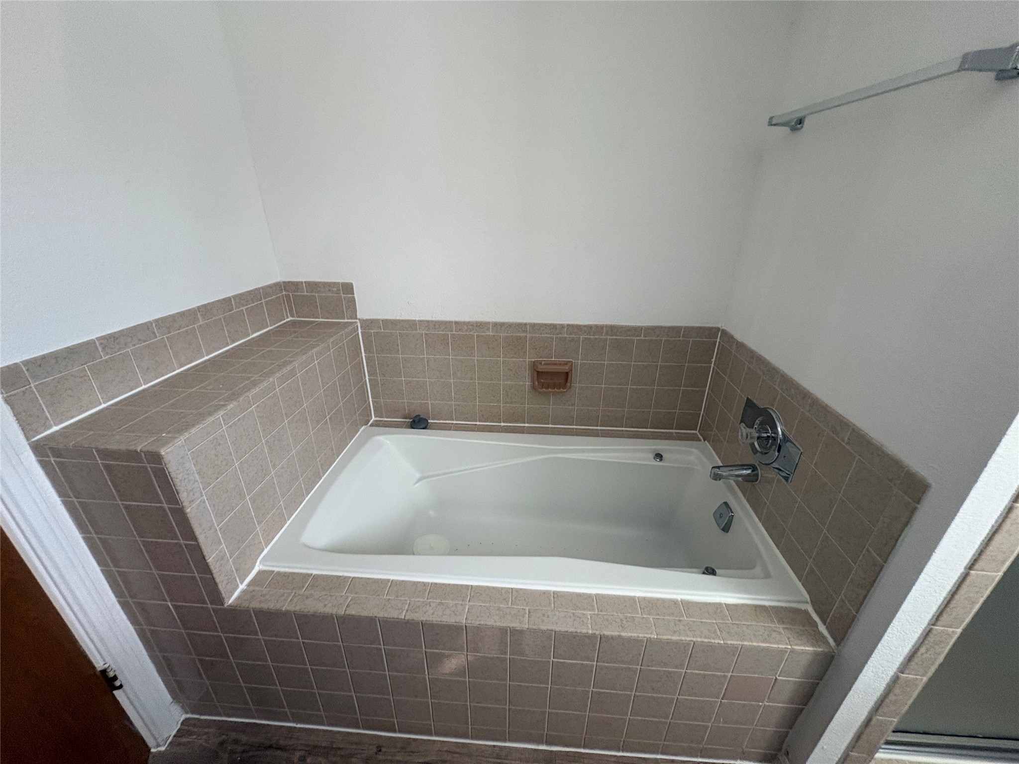 9201 Simmons Road, Unit 119 Austin, TX 78759 - Photo 19 of 22 Full bath featuring a bath