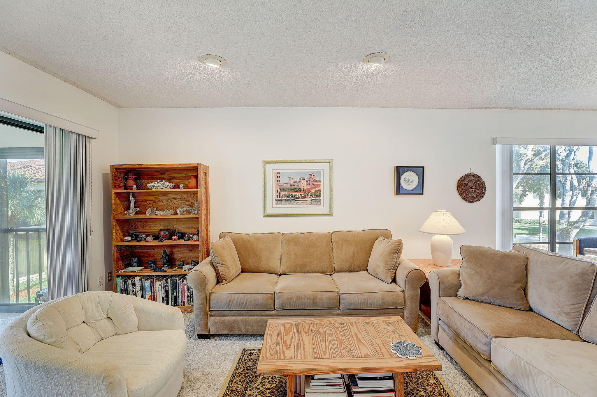 21731 Arriba Real, Unit 27H Boca Raton, FL 33433 - Photo 5 of 15 Living Room