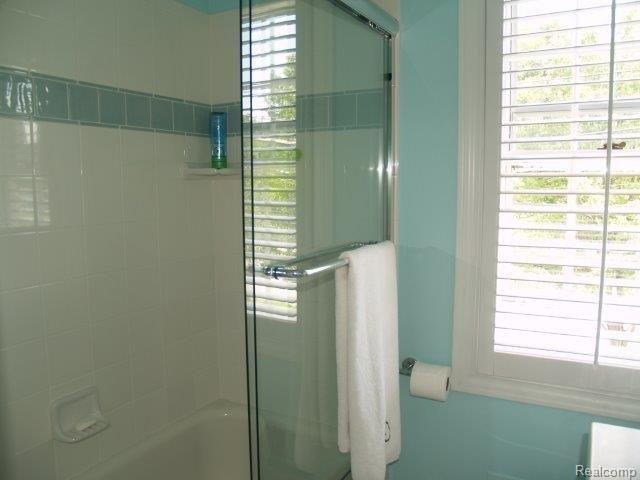 54 Moran Road Grosse Pointe, MI 48236 - Photo 28 of 37 Full Bath