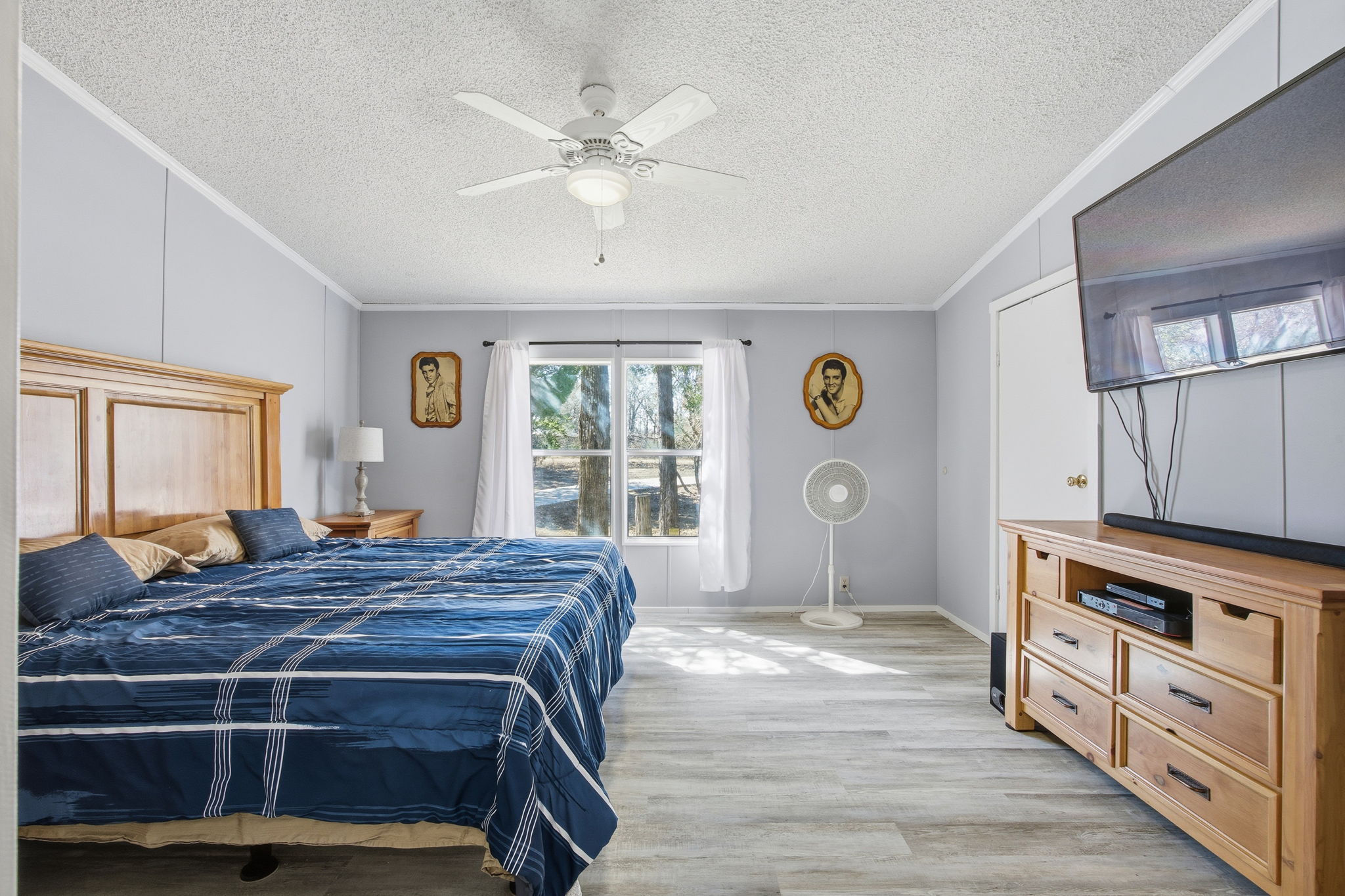 182 Wayside Court Elgin, TX 78621 - Photo 23 of 40 Bedroom with ornamental molding, light wood-style flooring, a ceiling fan, and a textured ceiling
