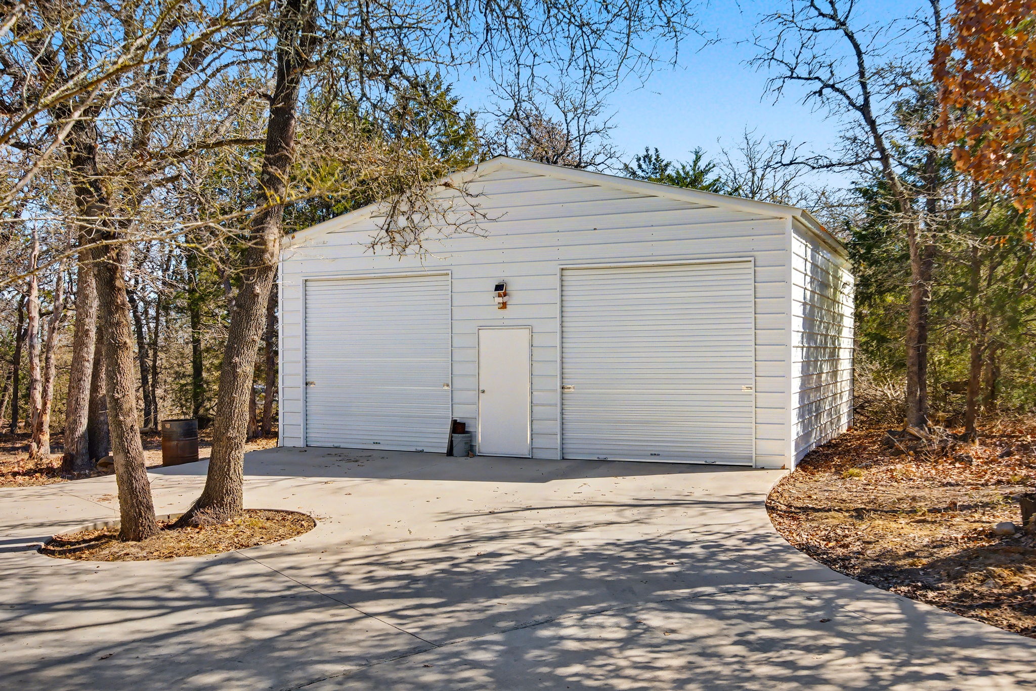 182 Wayside Court Elgin, TX 78621 - Photo 32 of 40 View of detached garage