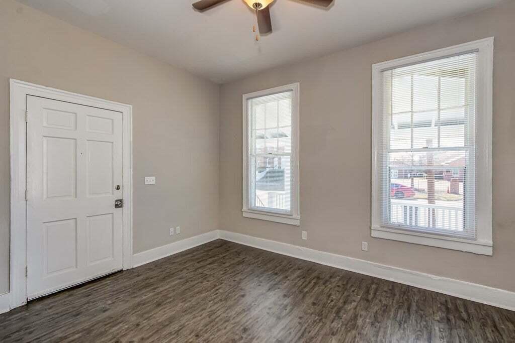 305 Walker Street Augusta, GA 30901 - Photo 8 of 11 305B - Front Room