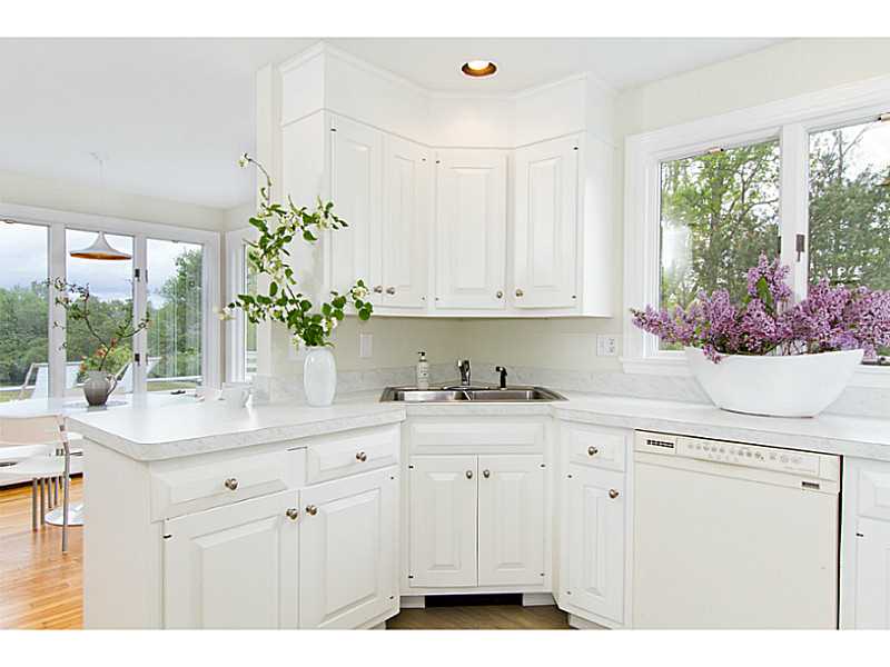 271 Hull Cove Farm Road Jamestown, RI 02835 - Photo 17 of 25 Kitchen.