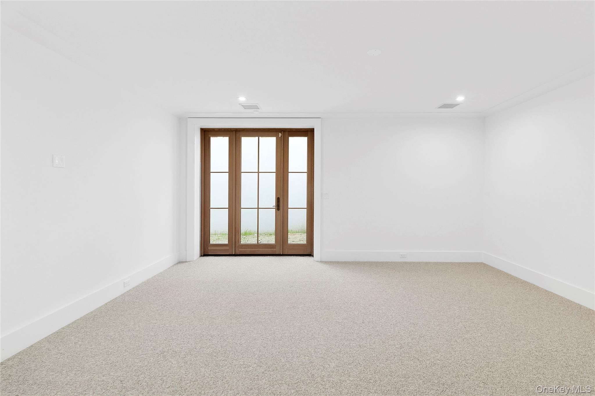 522 Wickapogue Road Southampton, NY 11968 - Photo 34 of 49 an empty room with a window