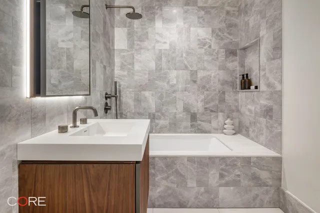 $2,988,000 | 250 East 25th Street, Unit PHB | Kips Bay