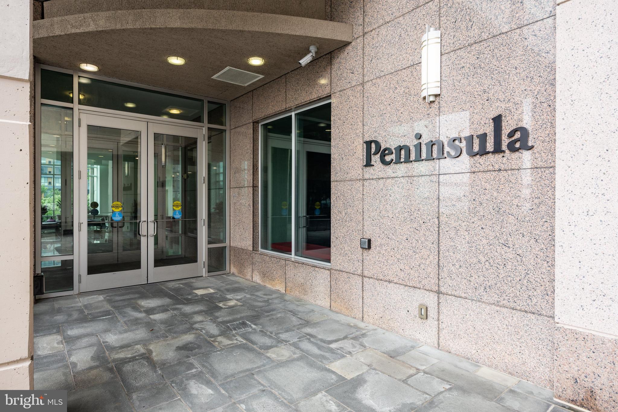 901 North Penn Street, Unit P24012 Philadelphia, PA 19123 - Photo 55 of 59 a view of a hallway with two mirrors and door