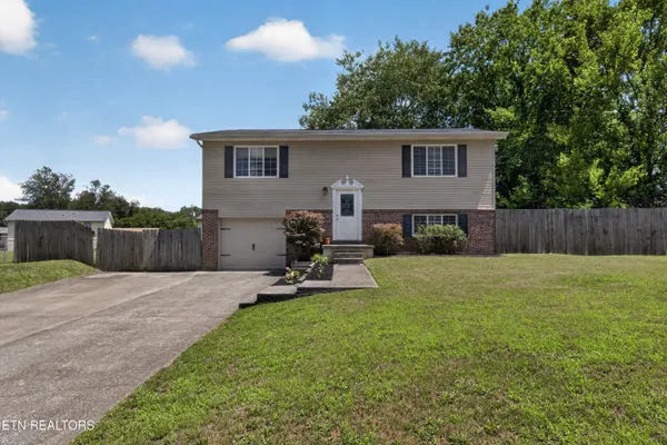 $360,000 | 10004 Branchview Drive, Knoxville, TN 37932