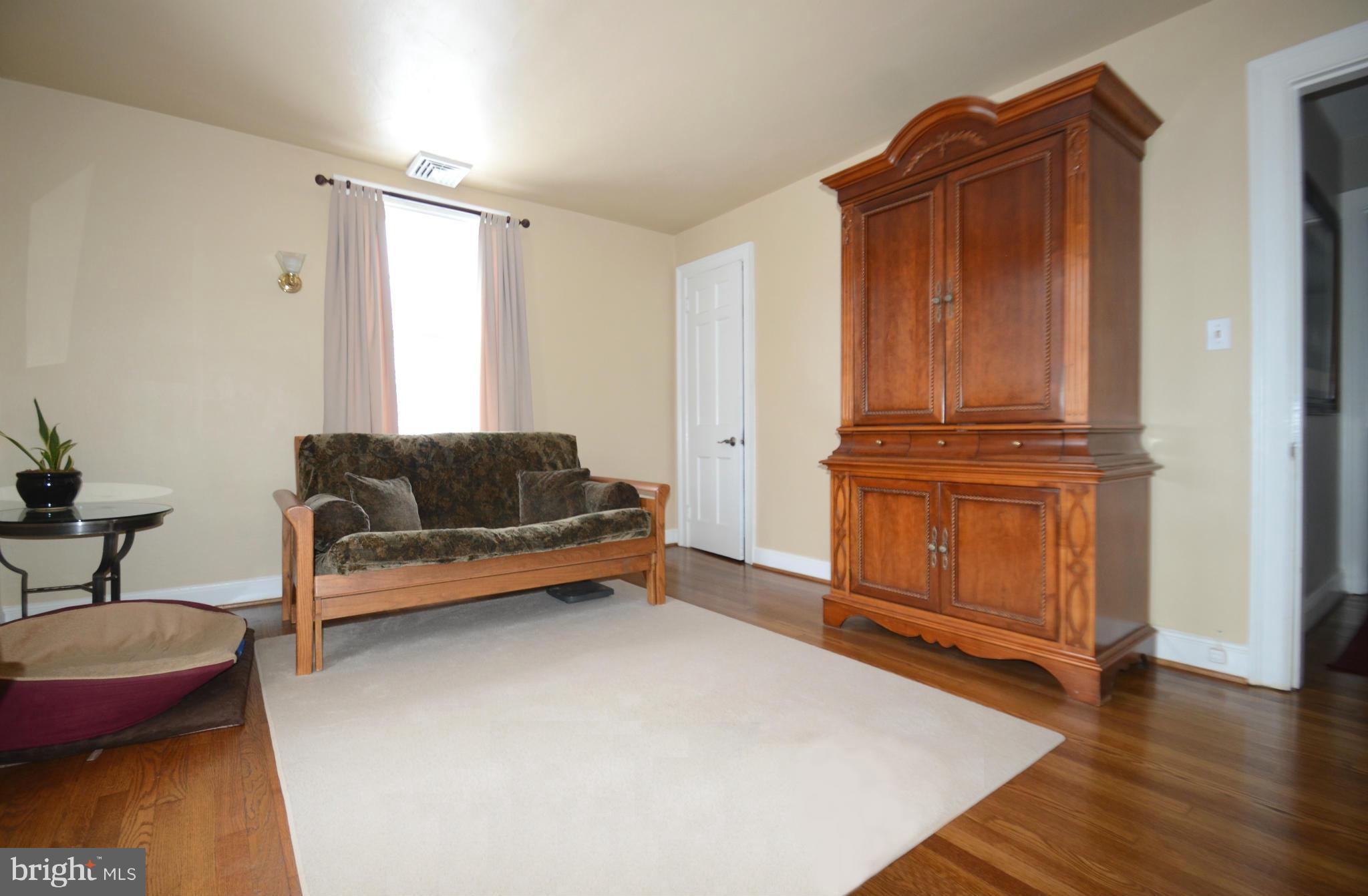 307 East Highfield Road Baltimore, MD 21218 - Photo 19 of 30 a living room with furniture and a window