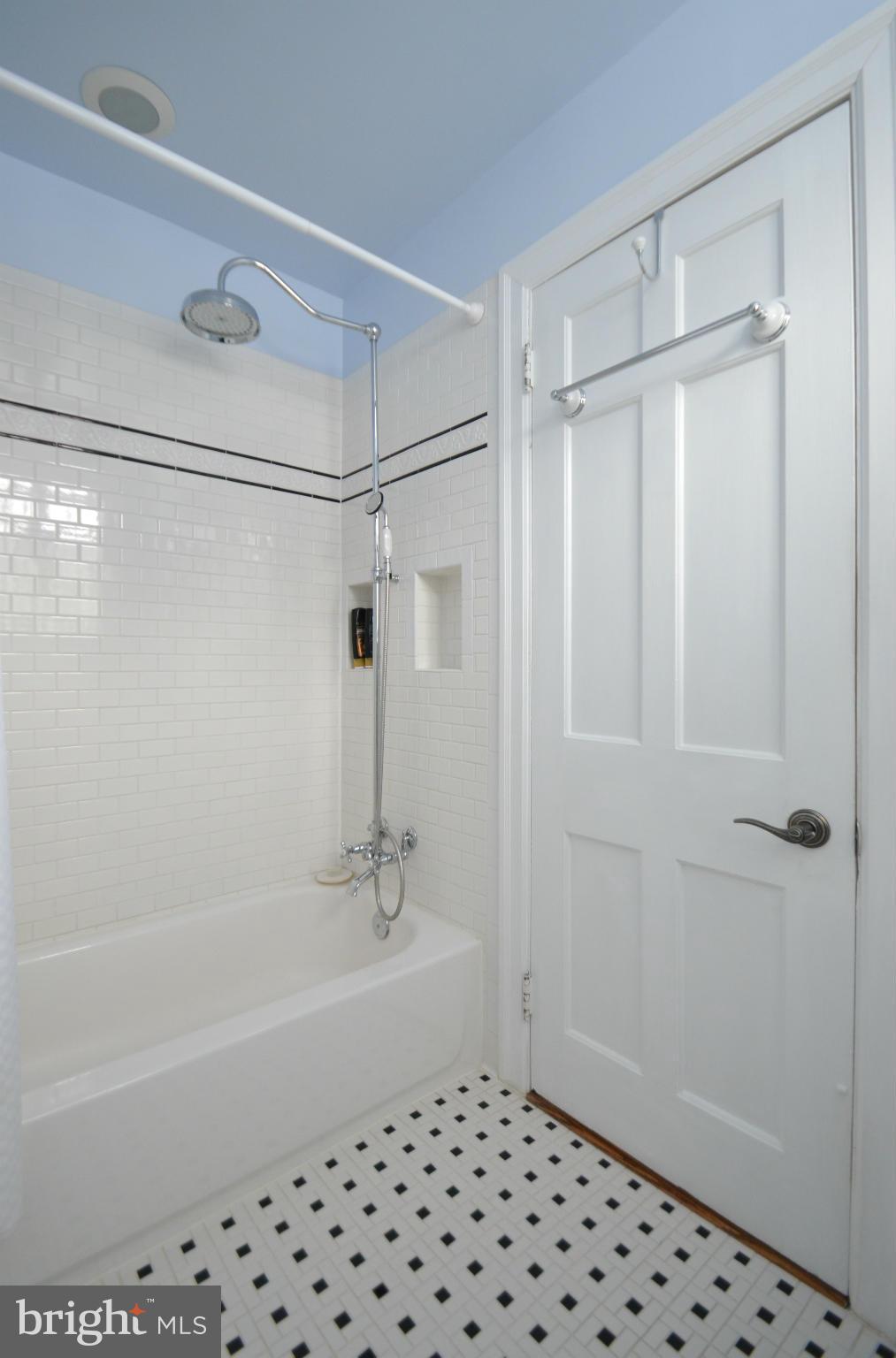 307 East Highfield Road Baltimore, MD 21218 - Photo 21 of 30 a bathroom with a bathtub and shower