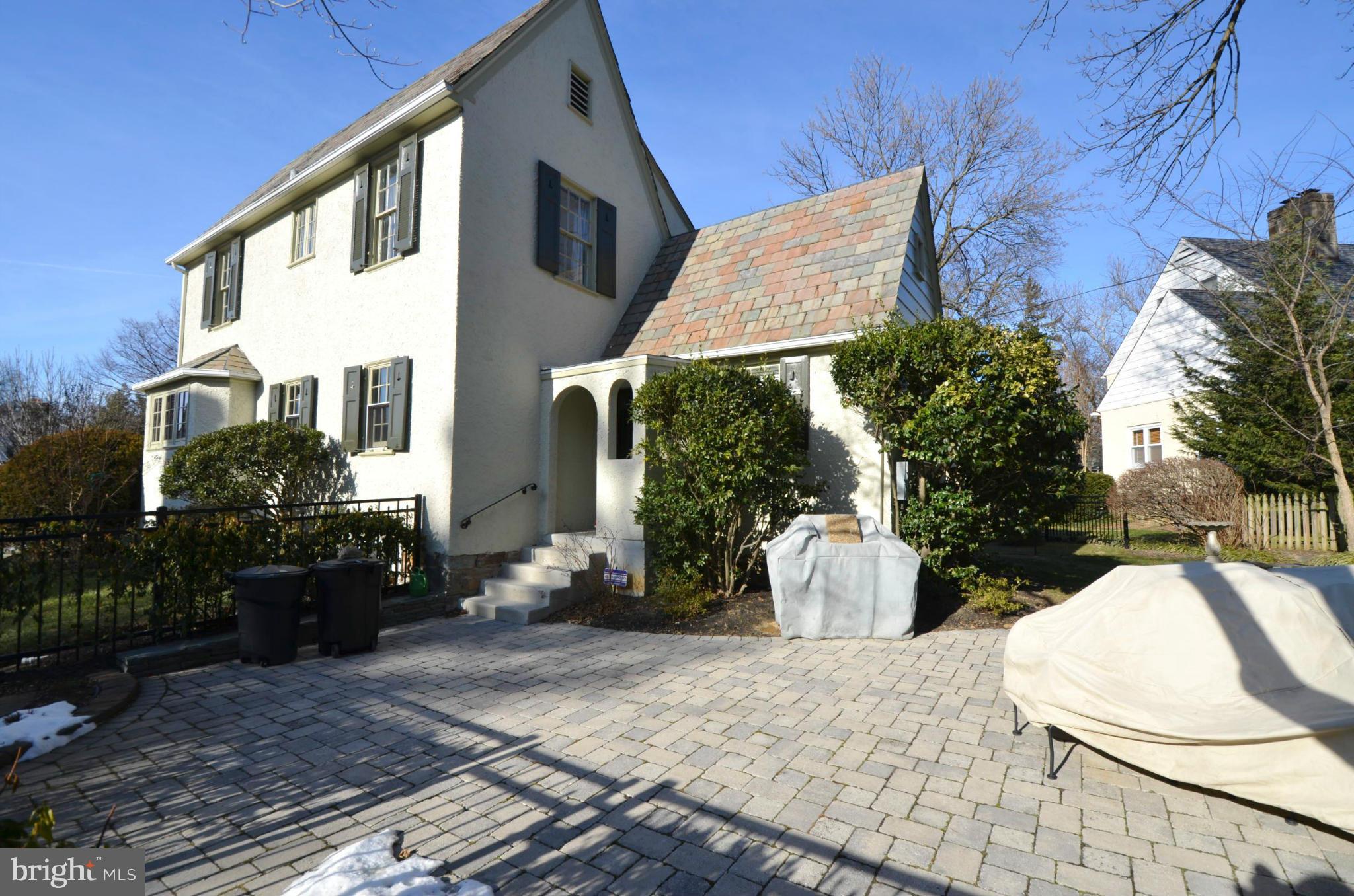 307 East Highfield Road Baltimore, MD 21218 - Photo 27 of 30 front view of a house with a yard