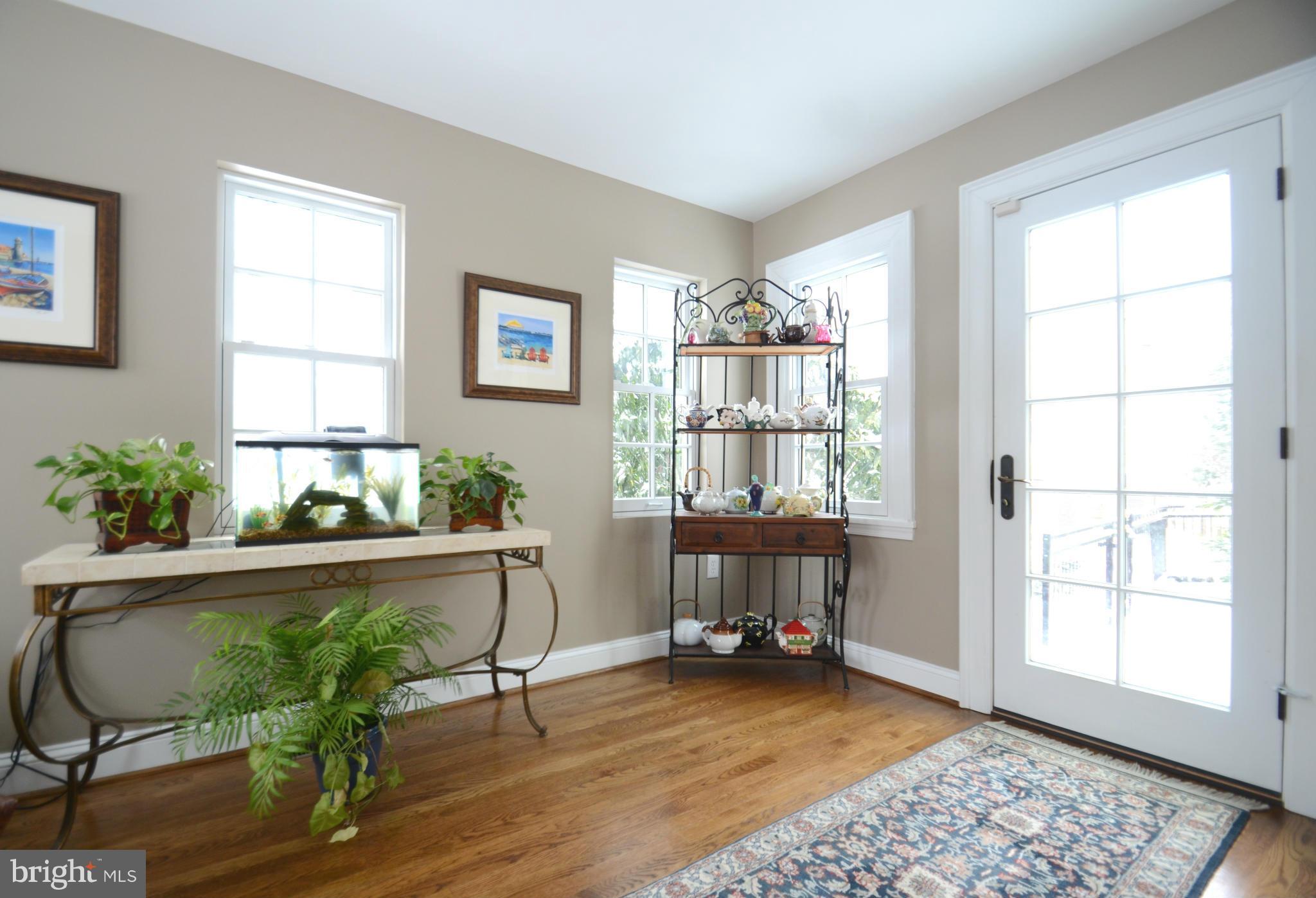 307 East Highfield Road Baltimore, MD 21218 - Photo 8 of 30 a living room with furniture and a window