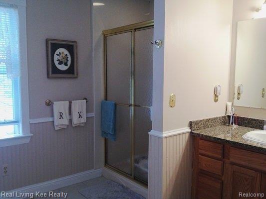 881 Brewer Road Leonard, MI 48367 - Photo 15 of 25 Master bath.jpg