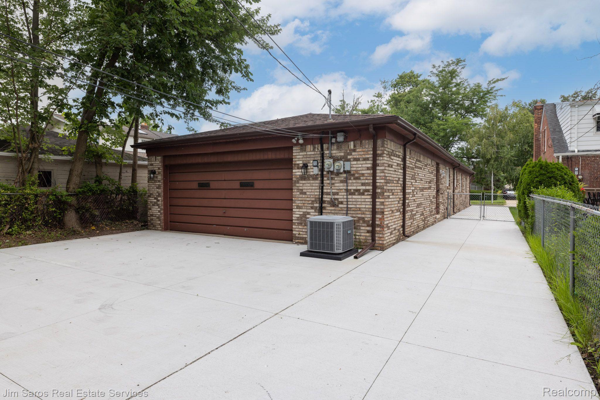 1769 Hampton Road Grosse Pointe, MI 48236 - Photo 4 of 27 Gallery Image 4