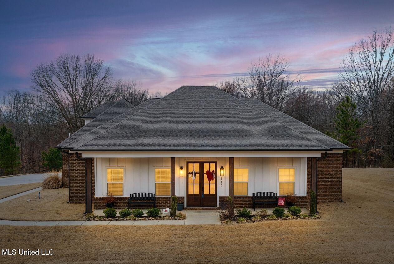 112 Oak Manor Drive Coldwater, MS 38618 - Photo 2 of 36 2-web-or-mls-112 Oak Manor Dr-Twilight