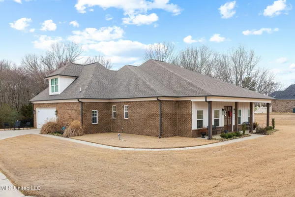 $399,500 | 112 Oak Manor Drive, Coldwater, MS 38618