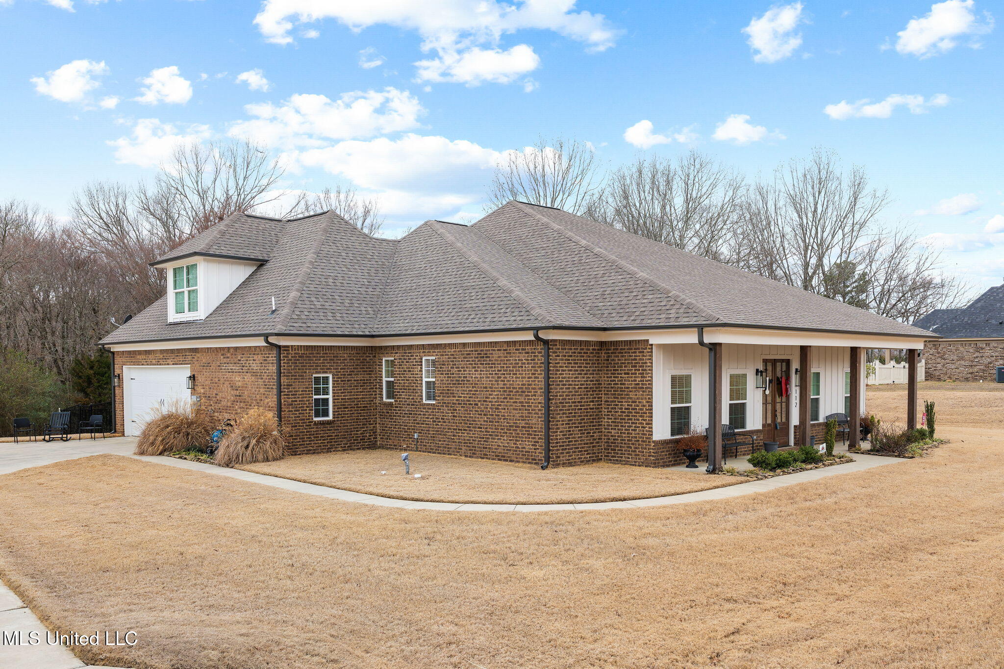 112 Oak Manor Drive Coldwater, MS 38618 - Photo 3 of 36 3-web-or-mls-112 Oak Manor Dr-02