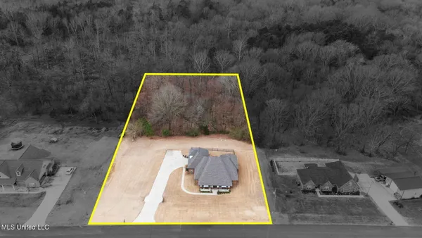 $399,500 | 112 Oak Manor Drive, Coldwater, MS 38618