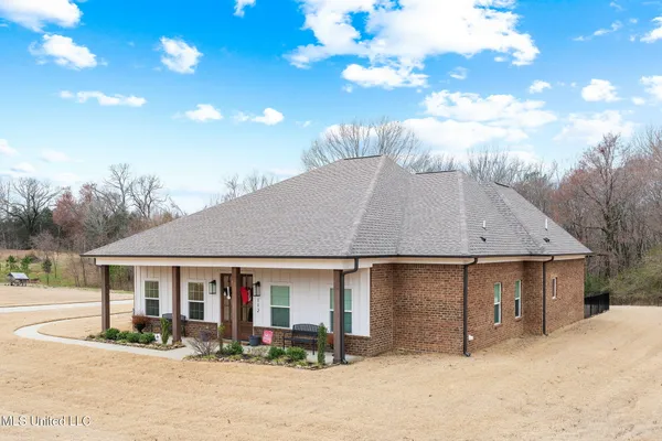 $399,500 | 112 Oak Manor Drive, Coldwater, MS 38618