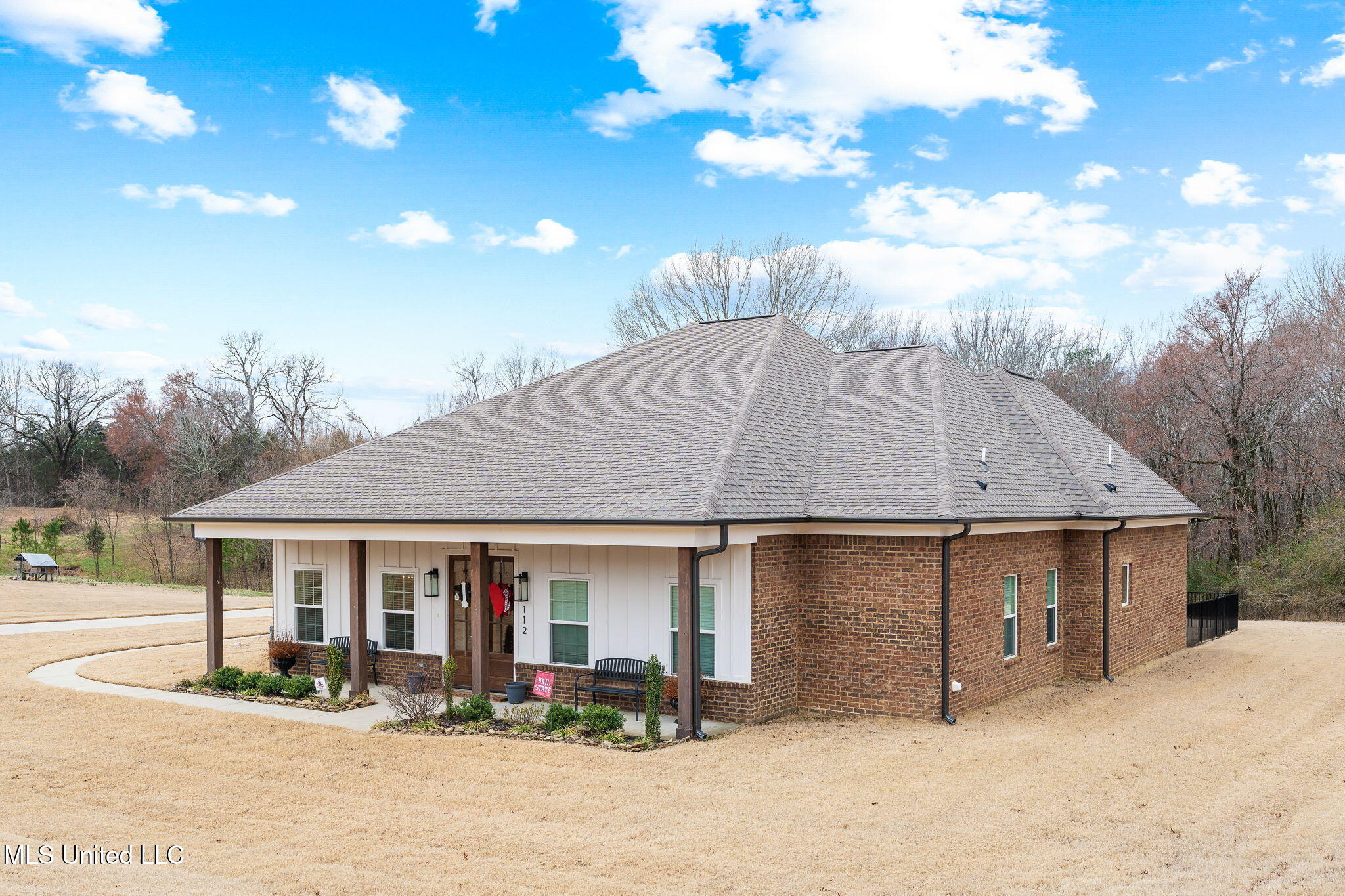 112 Oak Manor Drive Coldwater, MS 38618 - Photo 4 of 36 4-web-or-mls-112 Oak Manor Dr-03