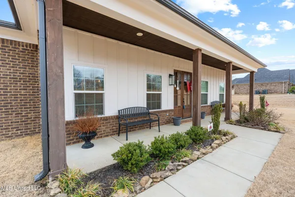 $399,500 | 112 Oak Manor Drive, Coldwater, MS 38618
