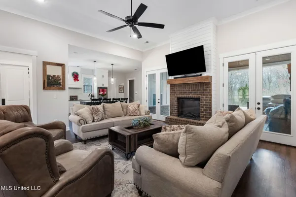$399,500 | 112 Oak Manor Drive, Coldwater, MS 38618