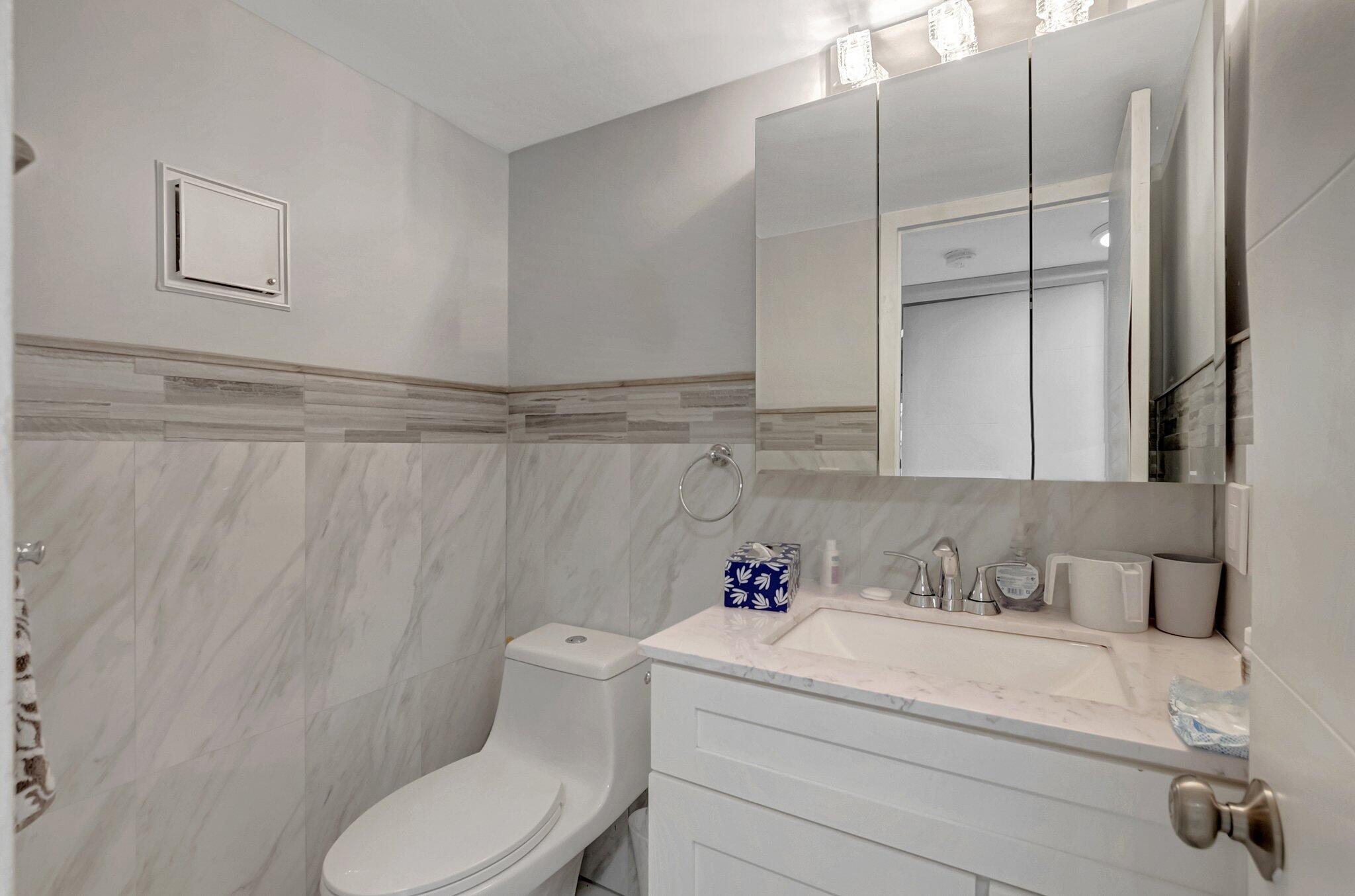 253 Suffolk F Boca Raton, FL 33434 - Photo 15 of 62 18-web-or-mls-DSC_1981