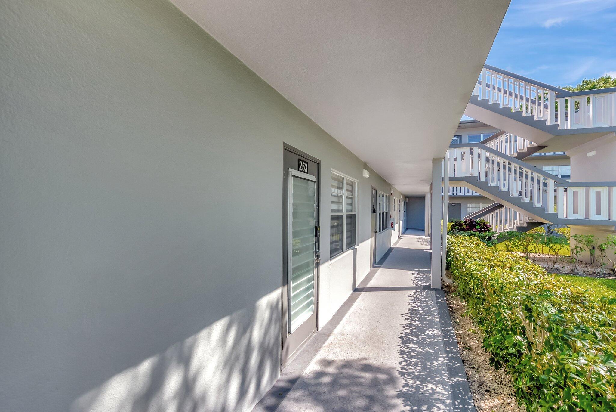 253 Suffolk F Boca Raton, FL 33434 - Photo 16 of 62 3-web-or-mls-DSC_1916