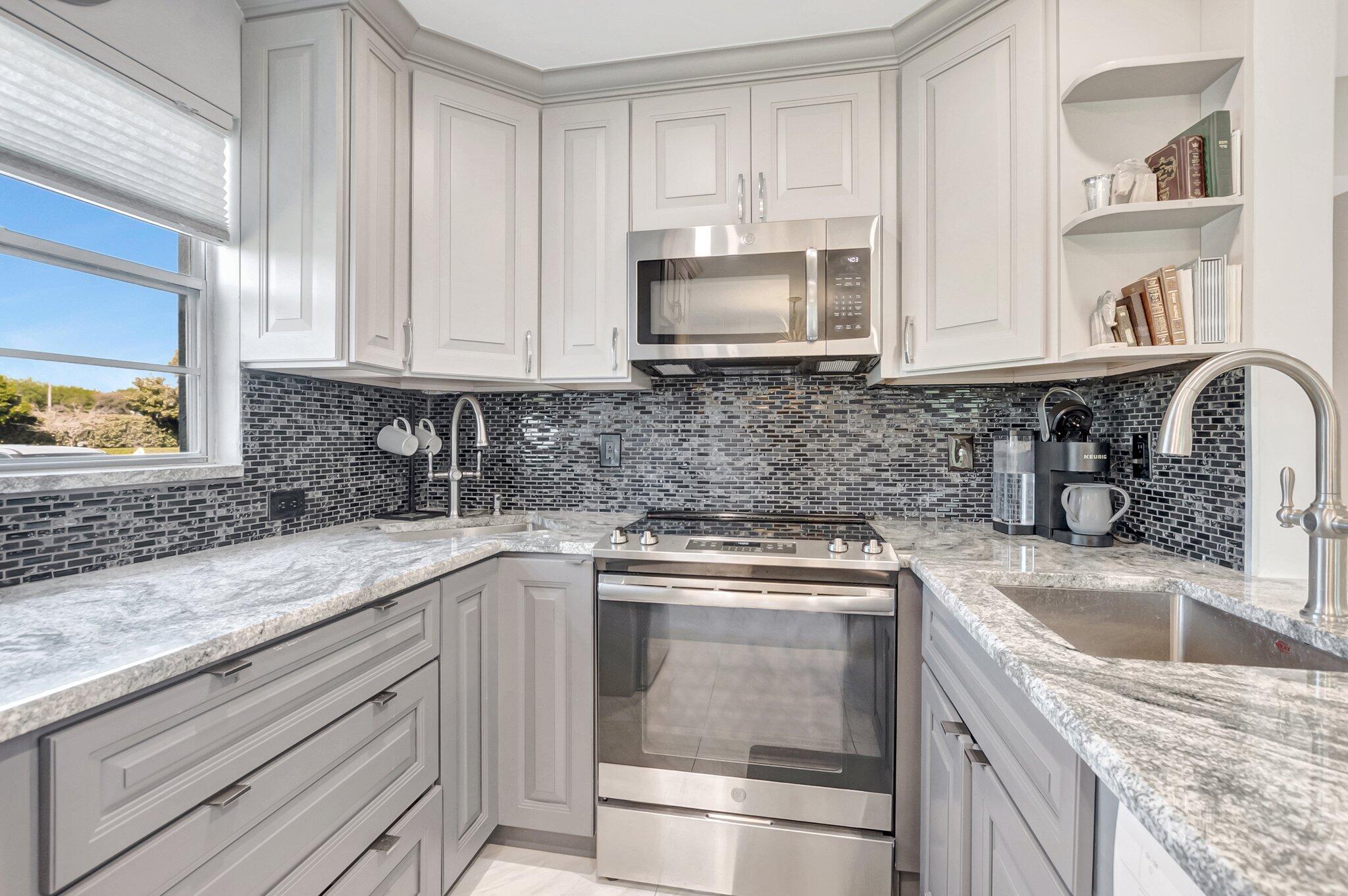 253 Suffolk F Boca Raton, FL 33434 - Photo 7 of 62 10-web-or-mls-DSC_1951