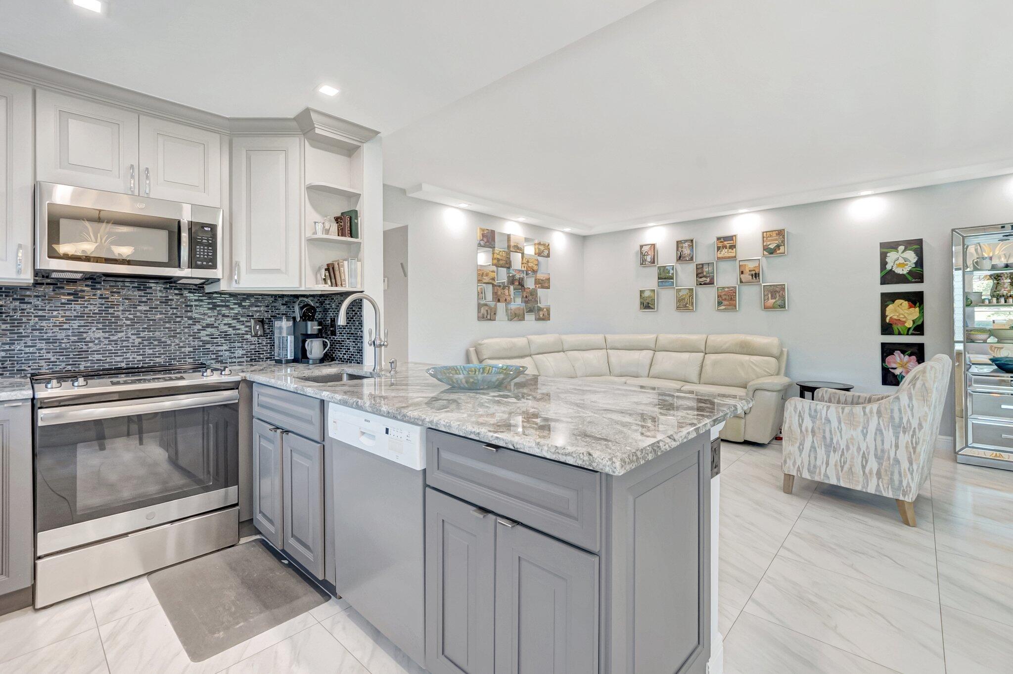 253 Suffolk F Boca Raton, FL 33434 - Photo 8 of 62 11-web-or-mls-DSC_1956