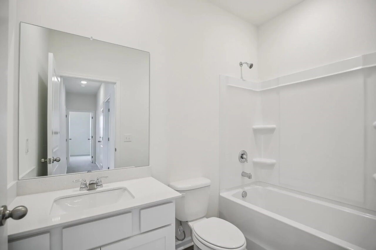 3123 Diamond Vw Lane Angleton, TX 77515 - Photo 11 of 13 a bathroom with a sink toilet and bathtub