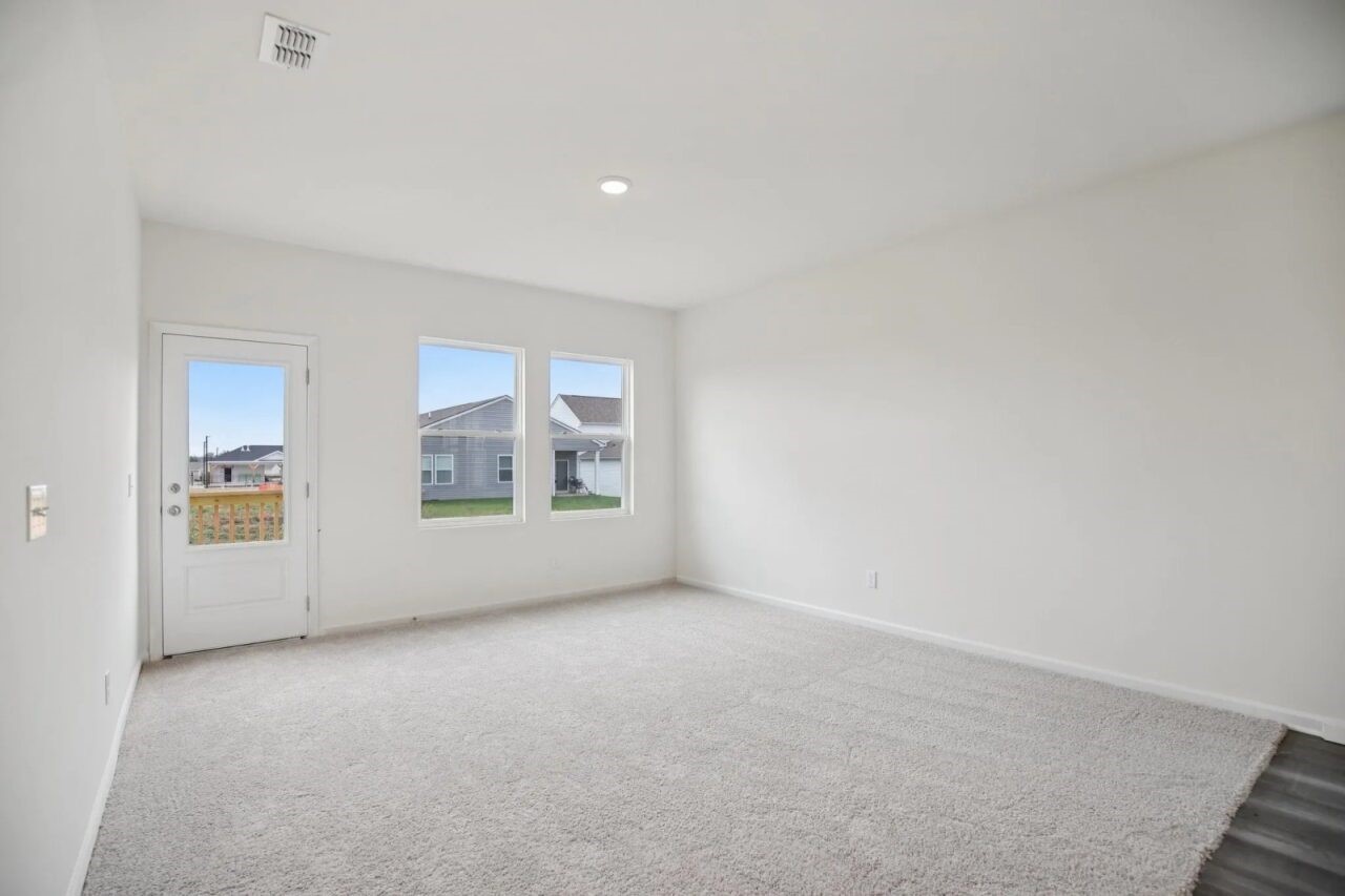 3123 Diamond Vw Lane Angleton, TX 77515 - Photo 9 of 13 an empty room with windows