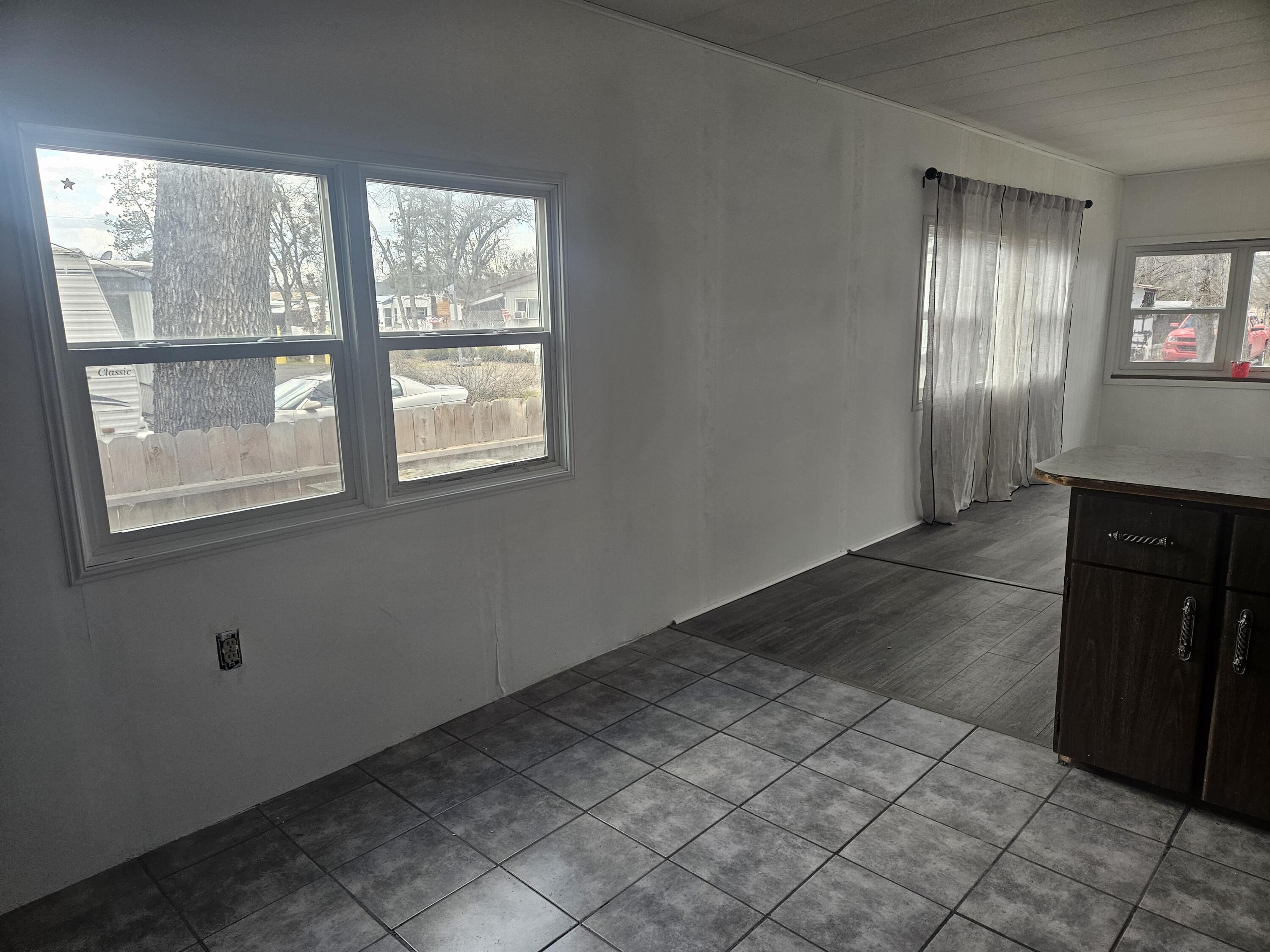 380 West Gregory Road, Unit 9 Central Point, OR 97502 - Photo 6 of 22 20250214_155814 - Copy