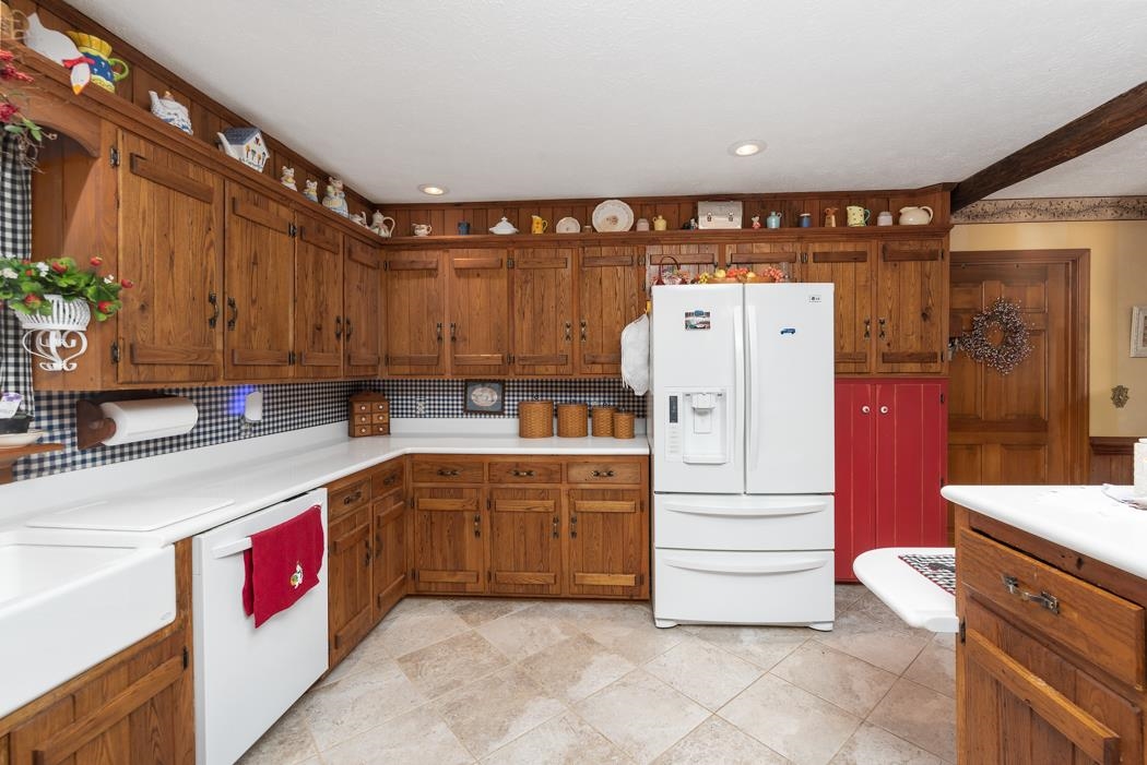 198 Baynes Road Waynesboro, VA 22980 - Photo 21 of 74 a kitchen with a stove a refrigerator and dishwasher with wooden cabinets