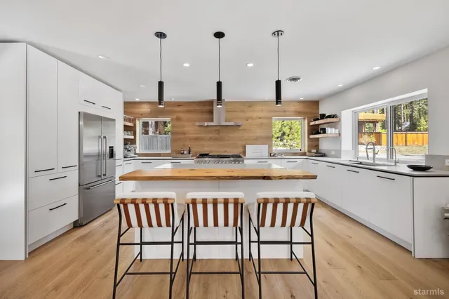 $1,598,000 | 1926 Celio Lane, South Lake Tahoe, CA 96150