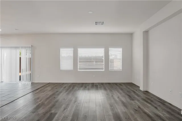 $2,950 | 10073 Icicle Ridge, Las Vegas, NV 89141