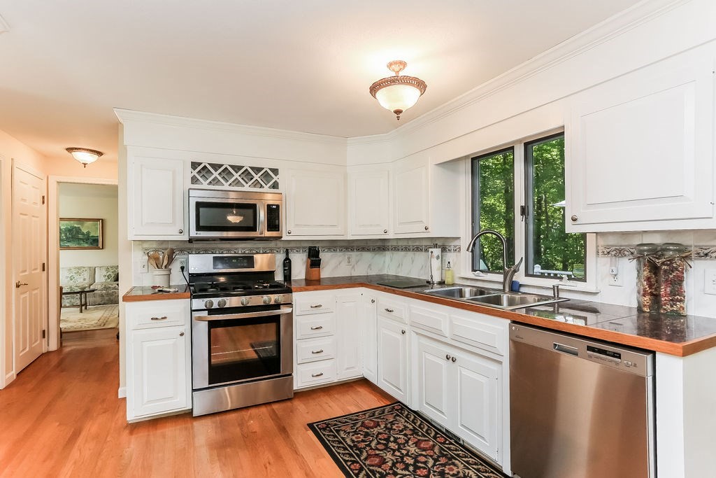44 East Village Road East Longmeadow, MA 01028 - Photo 3 of 30 Gallery Image 3