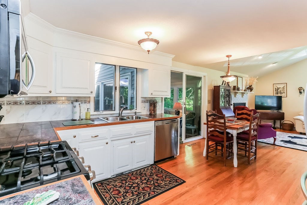 44 East Village Road East Longmeadow, MA 01028 - Photo 5 of 30 Gallery Image 5
