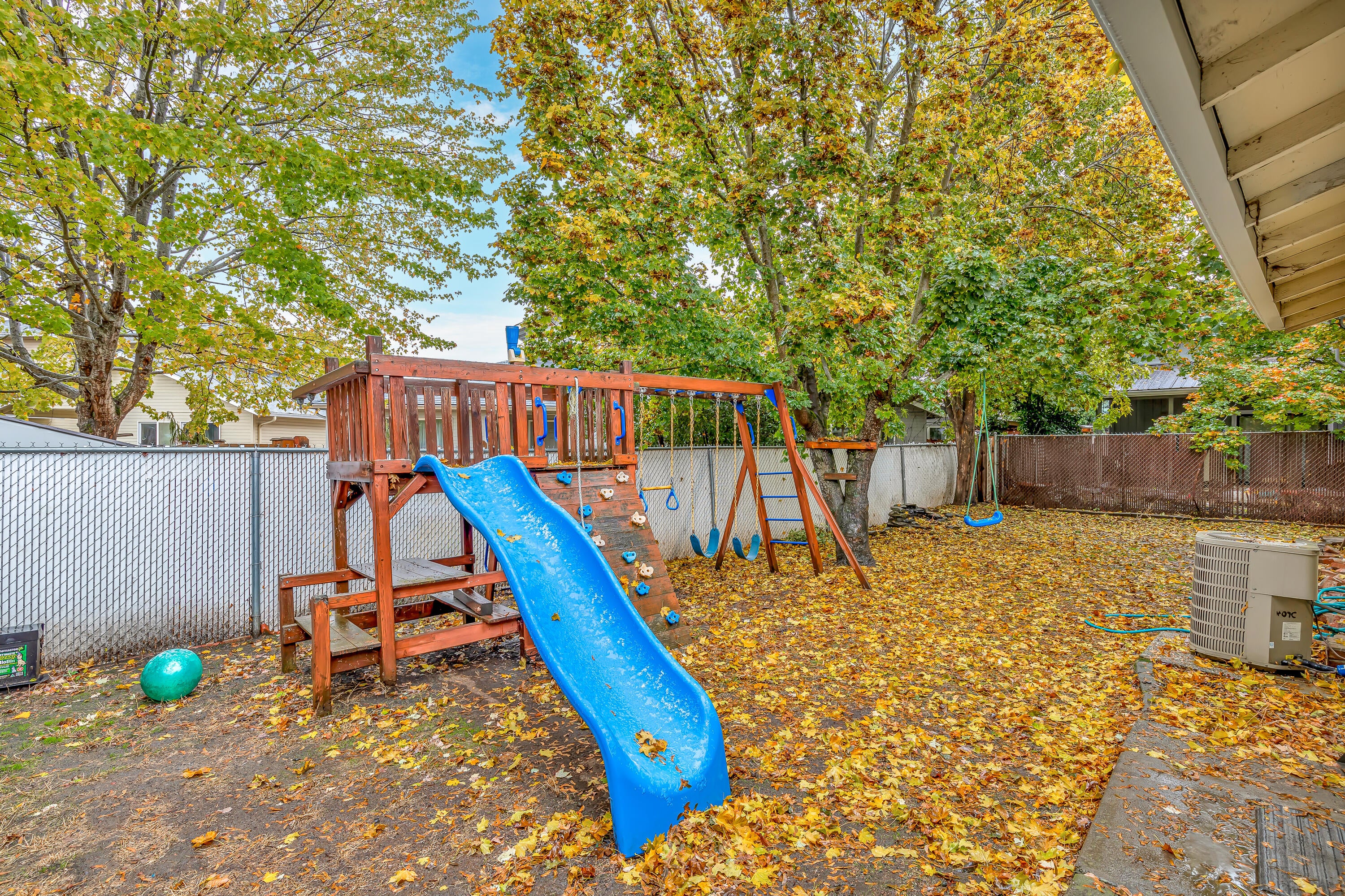 657 Sarah Lane Eagle Point, OR 97524 - Photo 21 of 24 9R9A6415