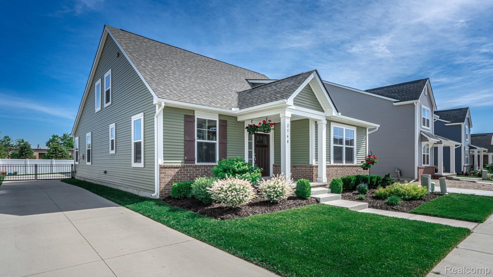 2560 Massoit Road Royal Oak, MI 48073 - Photo 5 of 65 005_4.jpg
