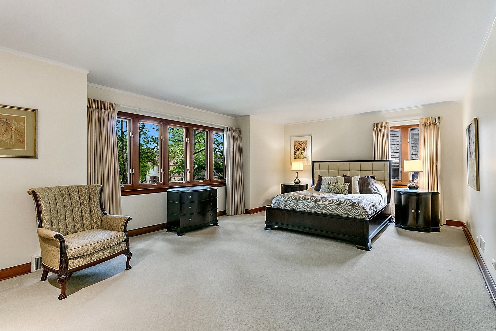 424 Uvedale Road Riverside, IL 60546 - Photo 18 of 46 a spacious bedroom with a bed and a couch