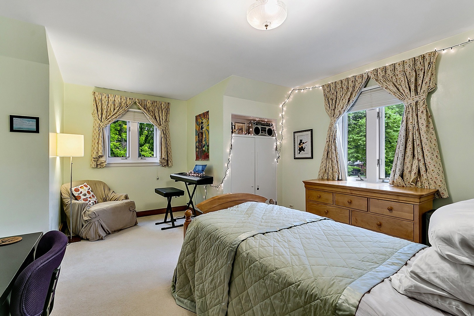 424 Uvedale Road Riverside, IL 60546 - Photo 26 of 46 a bedroom with a bed and a large window