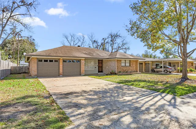 $2,100 | 2018 Woodvine Drive, Houston, TX 77055