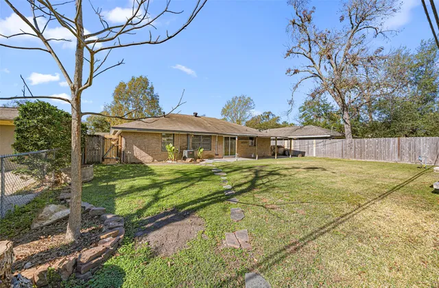 $2,100 | 2018 Woodvine Drive, Houston, TX 77055