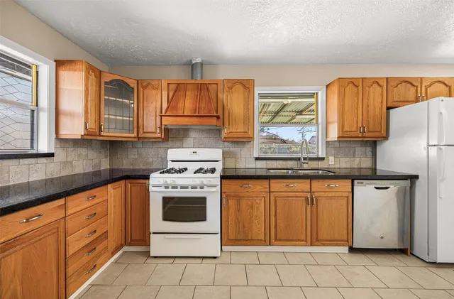 $2,100 | 2018 Woodvine Drive, Houston, TX 77055