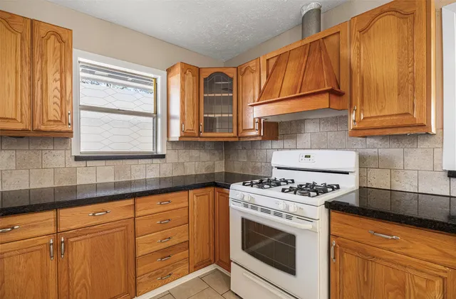 $2,100 | 2018 Woodvine Drive, Houston, TX 77055