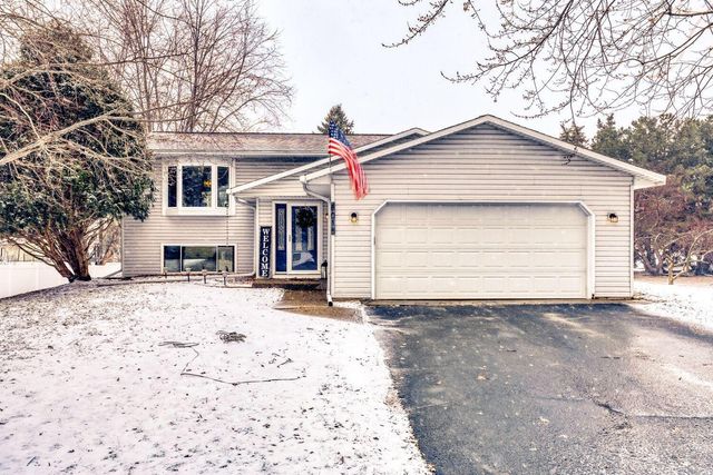 $428,000 | 8015 Cooper Avenue East, Inver Grove Heights, MN 55076