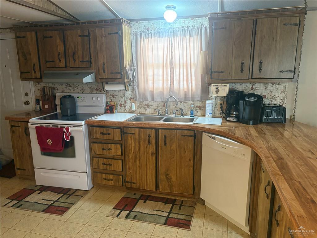 197 Laurel Road Pharr, TX 78577 - Photo 18 of 38 a kitchen with a sink and cabinets