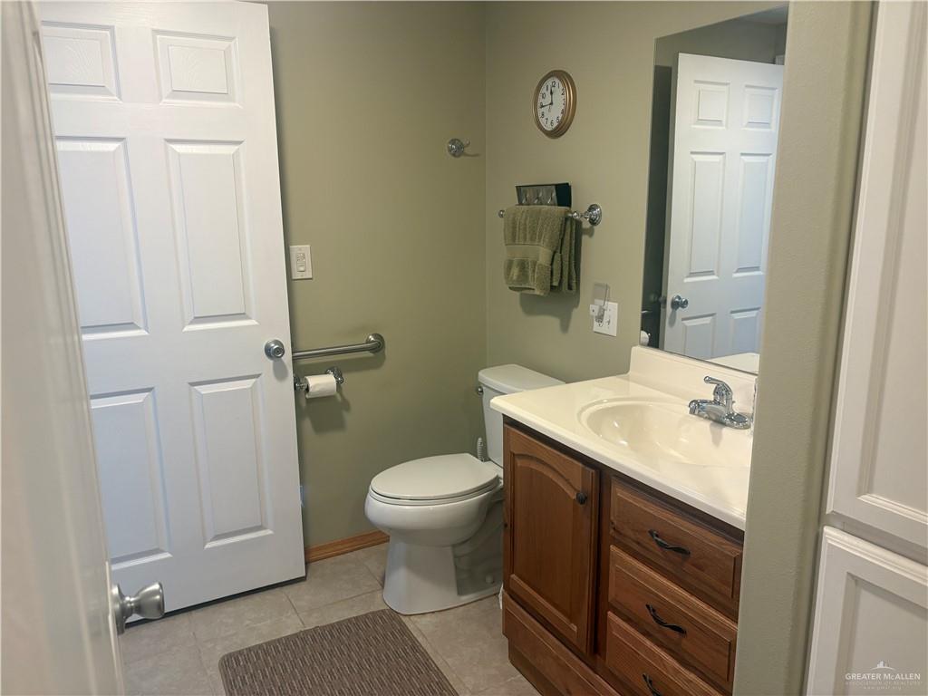 197 Laurel Road Pharr, TX 78577 - Photo 23 of 38 a bathroom with a sink toilet and shower